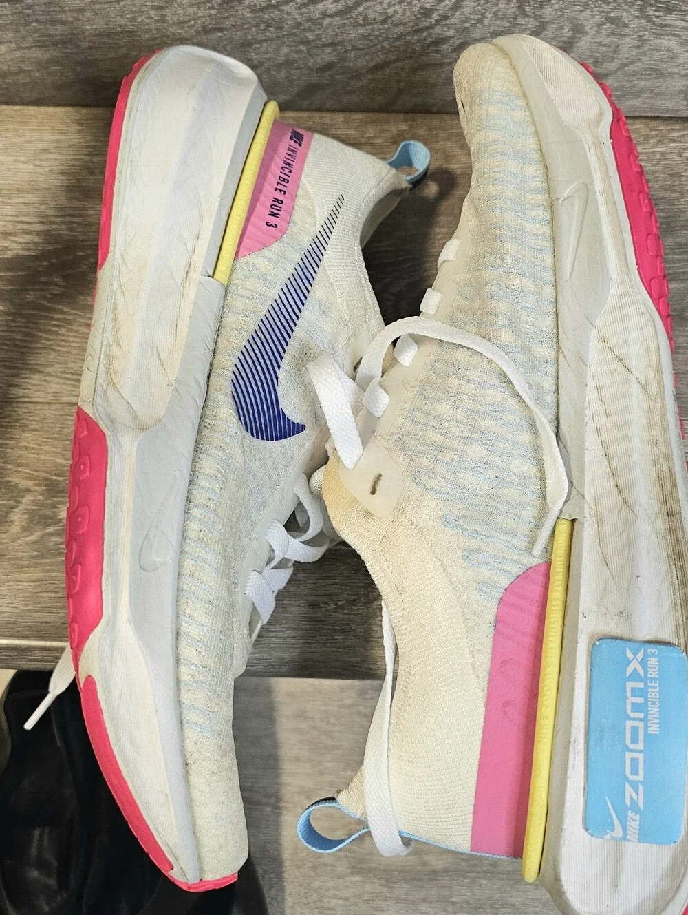 Nike ZoomX Men’s Running Shoes Invincible 10.5 White Pink Blue Athletic Shoes
